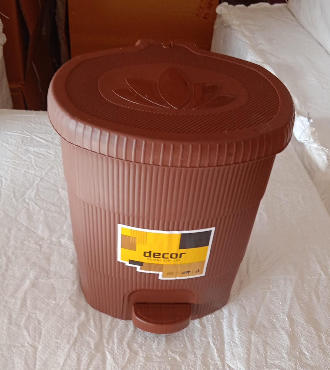 3636 Homeware Dustbin Clean Mini Small Size Plastic Pedal Dustbin Used For Kitchen, Office, Car (1 PC) 3636 Homeware Dustbin Clean Mini Small Size Plastic Pedal Dustbin Used For Kitchen, Office, Car (1 PC)